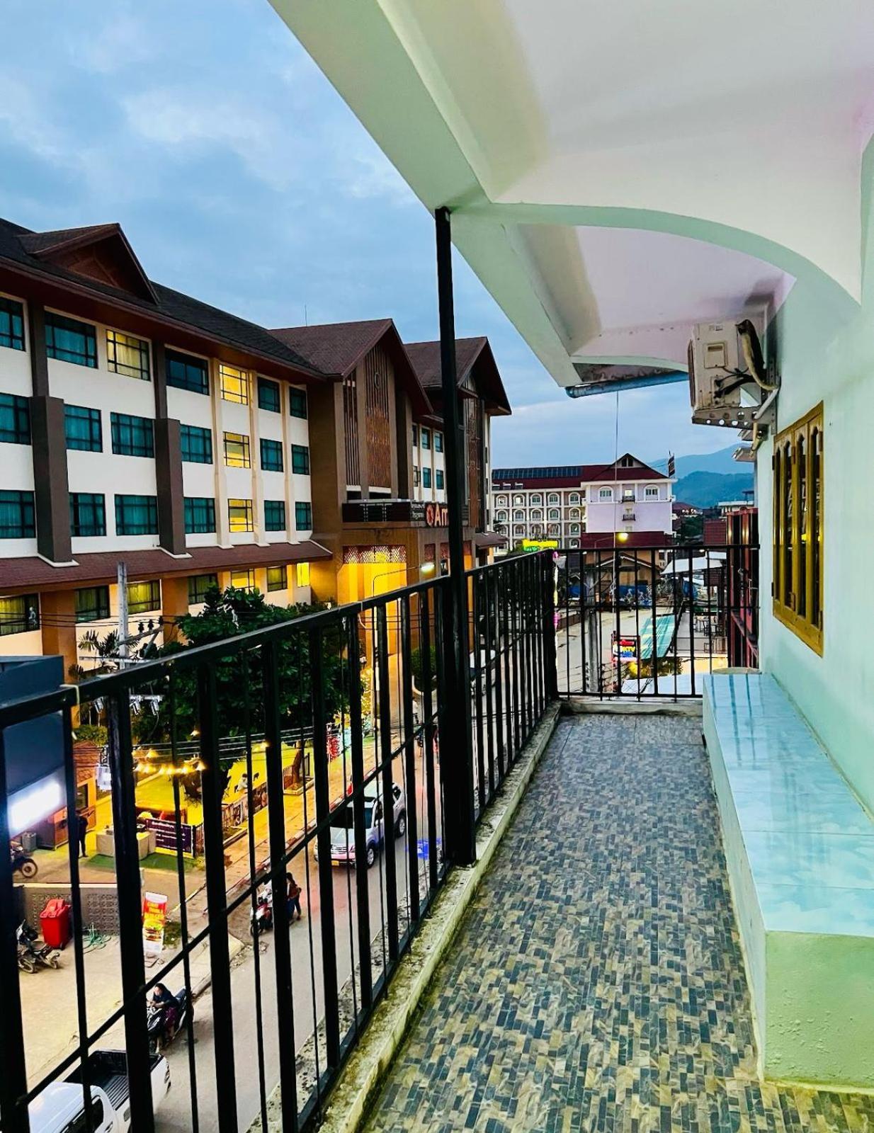 Vang Vieng Ruby Backpackers Hostel Exterior foto
